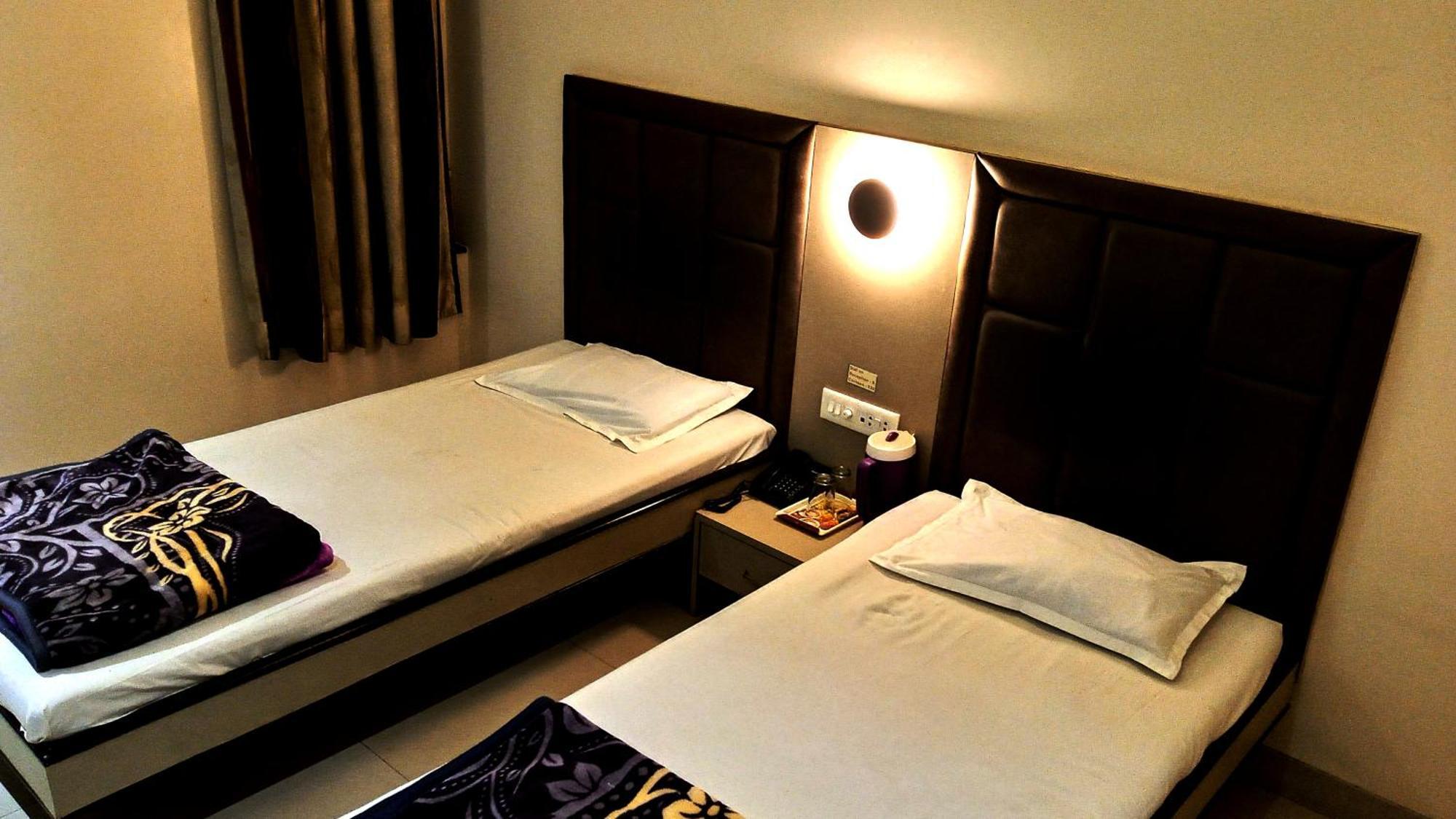 Hotel Ramniwas Jalgaon Exterior photo